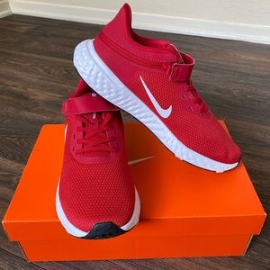 Nike Revolution 5 Flyease